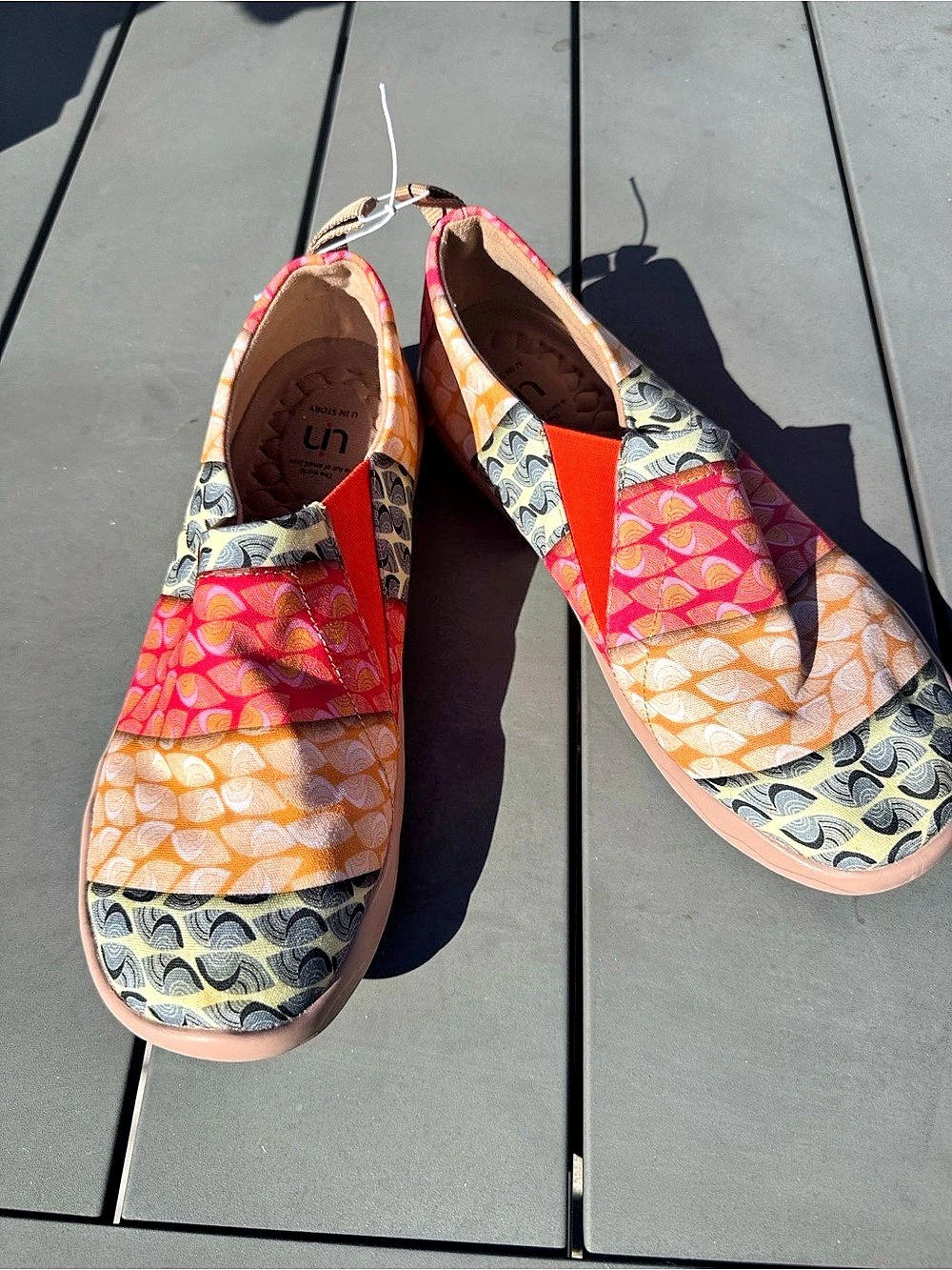 U IN  Geometric Slip-On Sneakers Orange Pink US 10 Like New
